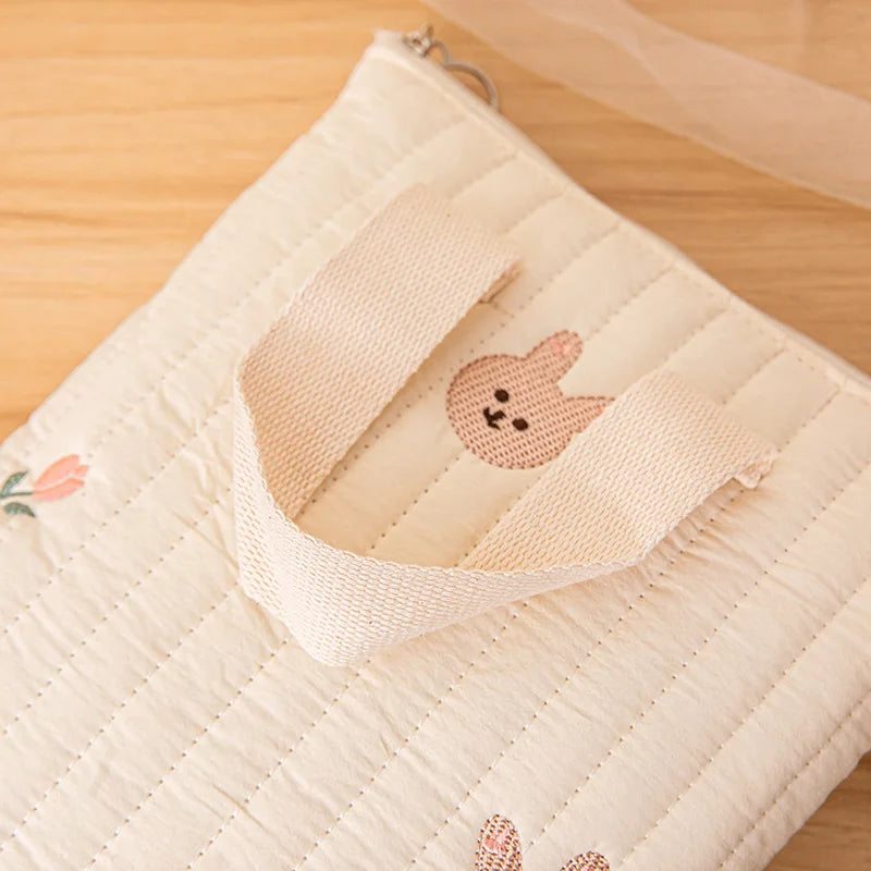Diaper bag: the essentials, nothing but the essentials