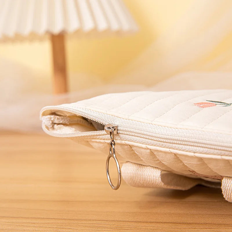 Diaper bag: the essentials, nothing but the essentials