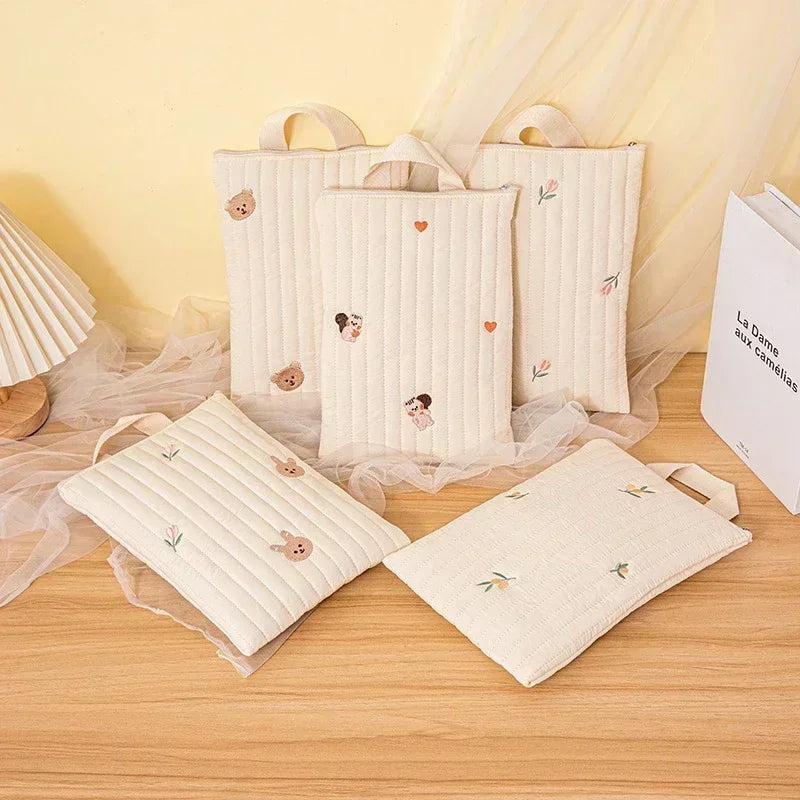 Diaper bag: the essentials, nothing but the essentials