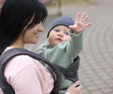 "EGOBABY" ergonomic baby carrier: comfort and safety from the first months! (Adaptable from baby to toddler - several colors available)