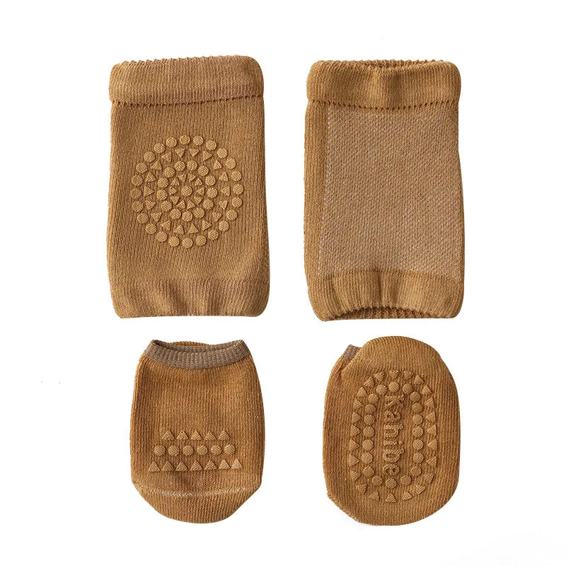 Socks and knee pads set: protection for a better discovery of the world