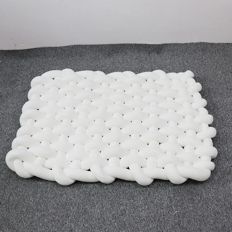 Tapis de sol tressé : l'élégance douce des premiers jeux !