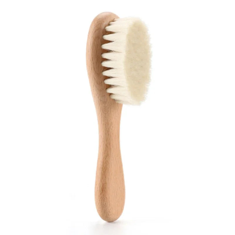 Peine y cepillo de madera natural: ¡cuida al bebé de forma natural!