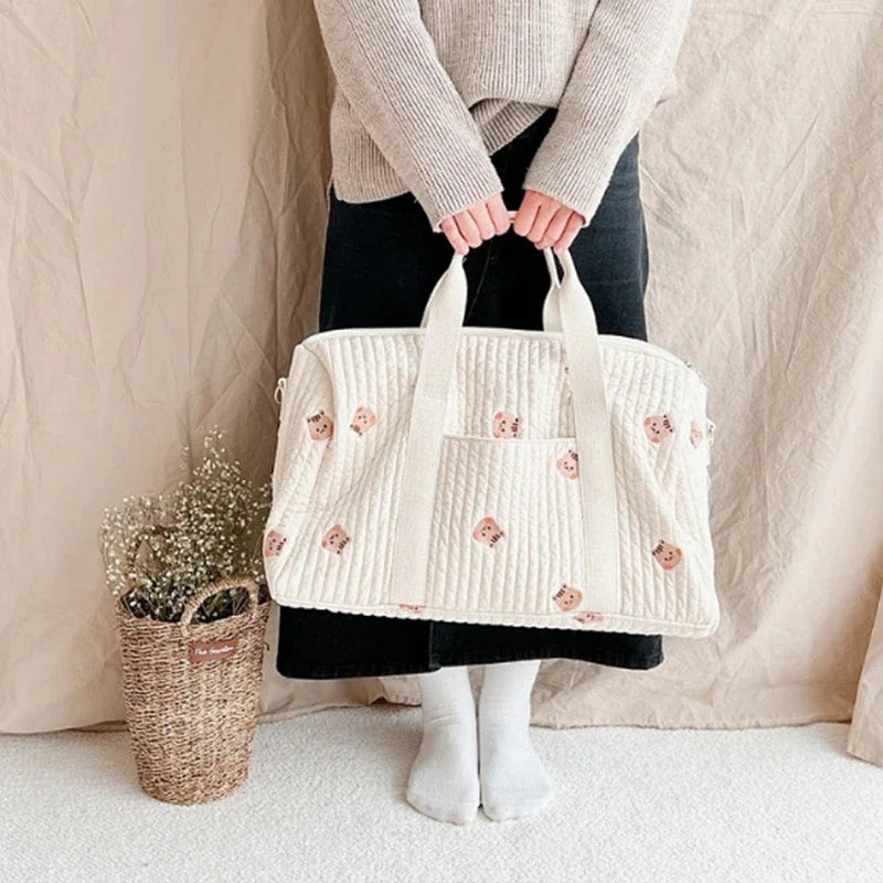 "Bear" changing bag: light and spacious