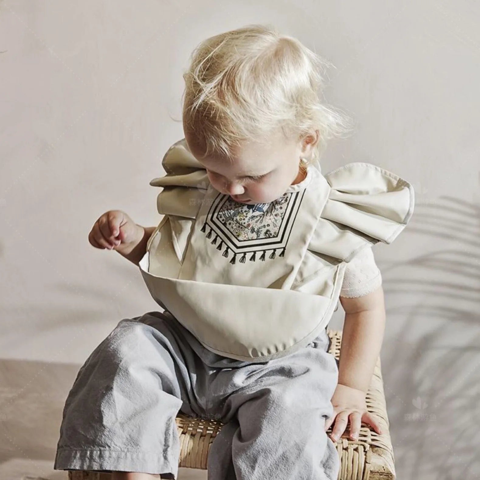 Waterproof Nordic apron with short sleeves: designed for everyday use with Scandinavian elegance!