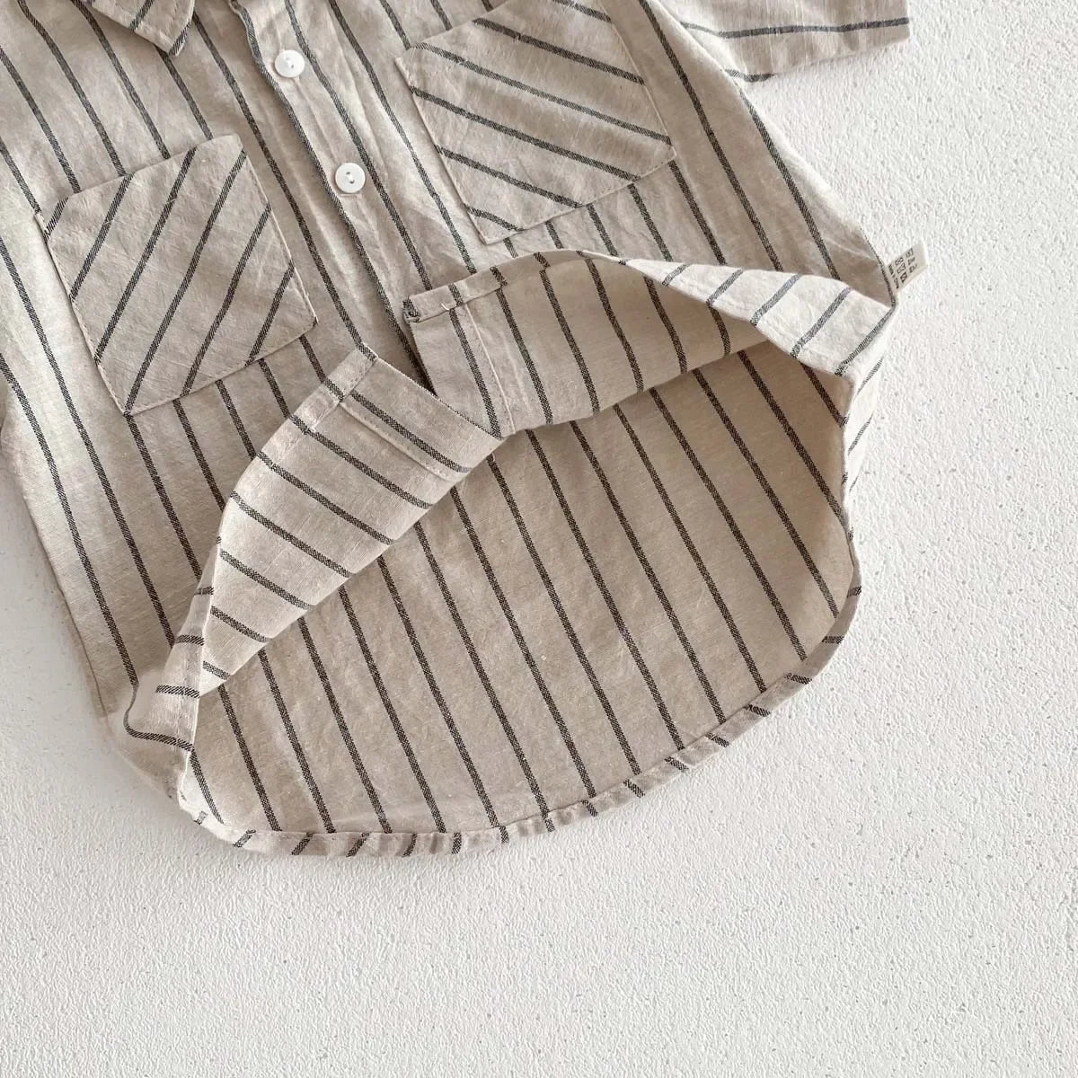 Conjunto de camisa y pantalón corto para niño: ¡un look pequeño, un gran impacto!